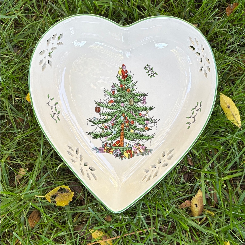 NWT Spode Pierced Heart shaped Christmas dish.